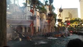 HUNDIMIENTO DEL BARCO PIRATA  ESPECTACULO LAS VEGAS TREASURE ISLAND  AUDIOVISOR [upl. by Aibara]