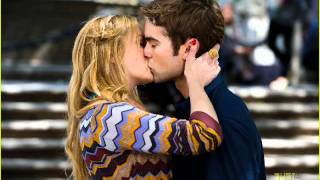 Chace Crawford amp Kaylee DeFer Kissing in quotGossip Girlquot Set [upl. by Leta]