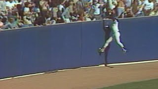 Winfield robs Armas of a homer in 1981 ALCS Game 2 [upl. by Mike]