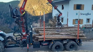 Holztransport mit Valtra n 174 und Este Maschinenbau Forstanhänger [upl. by Subir]