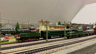 Märklin HO Krokodil met lange trein en opdruk E94 [upl. by Dail]