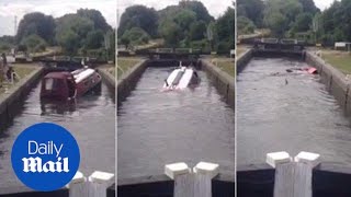 Moment couples narrowboat sinks in 25 seconds at Fobney lock [upl. by Mukul]