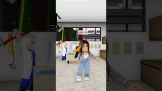 Mi hija está loca 🤣 roblox brookhaven humor shorts suscribete Kuromirobloxiana [upl. by Wyatan181]