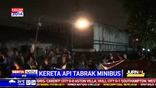 Kereta Api Tabrak Minibus Pengangkut Ganja [upl. by Enerual127]