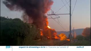 Incendio Oleificio Stefanini Altopascio chiuse ferrovia e autostrada [upl. by Lilyan]