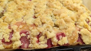 Rhabarberkuchen mit Streuseln zum Anhimmeln Luftig mit Hefeteig leichtes Rezept [upl. by Andre]