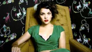 NORAH JONES Comes Love  Live in St Germain [upl. by Rodgiva]