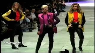 KAREN MULDER CATWALK VERSACE AUTUMN WINTER MILÁN 19911996 [upl. by Llertrac]