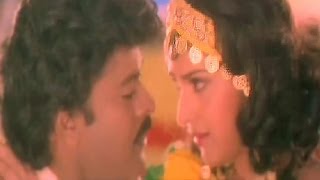 Lashkara Lashkara  Chiranjeevi Meenakshi Seshadhri Aaj Ka Goondaraaj Song [upl. by Adraynek494]