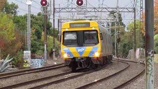 Comeng bark horn at Moorabbin Station [upl. by Frederica648]