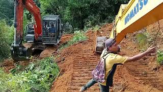 Komatsu dan Hitachi adu kecepatan buat jalur terasan [upl. by Oira]