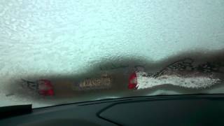 Jak odmrozić szyby w samochodzie  How to quickly defrost car windows [upl. by Oibaf]