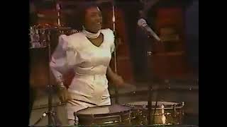 Yolanda Rivera canta y toca Timbales con la orquesta de Rubby Haddock [upl. by Lipson]