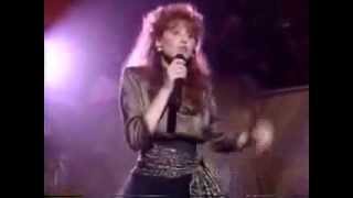 TIFFANY doing her famous heelslide dance Live 80s I Think Were Alone Now  I Am Love [upl. by Brawner]