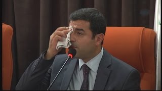 Demirtaş boncuk boncuk terledi Kobani çağrısı [upl. by Ertemed]