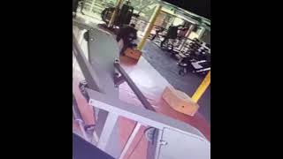 Fantasma en un gimnasio parte 2 [upl. by Htrahddis]