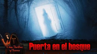 ¡Una puerta misteriosa conduce a otro mundo Puerta en el bosque Cine Thriller y Horror [upl. by Ellecrad]