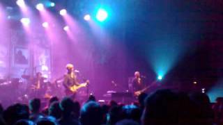 Crowded House  Dont dream its over Live Sydney Enmore Theatre 2008 [upl. by Ettenauq]