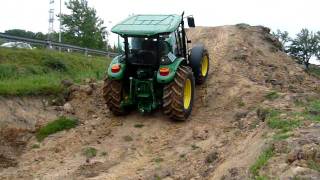 Curso de seguridad y manejo del Tractor agrícolasubida con fuerte pendiente1 [upl. by Atterol]