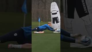 Jan Oblak Training 💪🏻⚽️🧤 shorts goalkeeper [upl. by Denna]