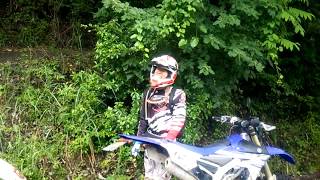 YZ250FX VS HusqvarnaTE250 ＆SEROW225 追走 japanese enduro ガレガレ下り [upl. by Ahswat588]