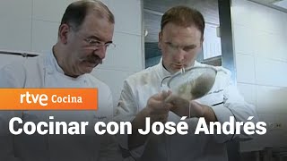 Merluza en salsa verde  Vamos a cocinar con José Andrés  RTVE Cocina [upl. by Florrie]