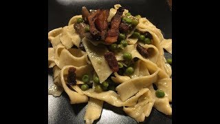 fettuccine funghi piselli e guanciale croccante [upl. by Alyehc]