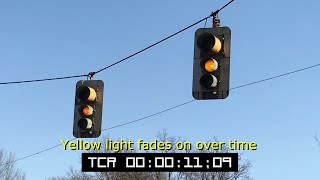 Incandescent Halogen traffic light in action [upl. by Learsi]