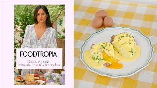 Tostadas con huevos benedict salsa holandesa y aguacate por Foodtropia  Elle Gourmet España [upl. by Nnod]