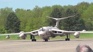 🇬🇧 British Victor VBomber Jet Sounding Great During High Speed Run [upl. by Rollo]