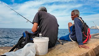 Así está el Malecón en La Habana CUBA 2024 La Cruda realidad de pescar para poder sobrevivir [upl. by Clare]