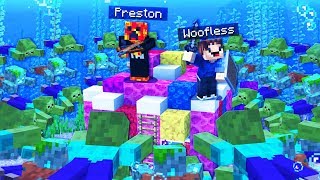 100000 ZOMBIES vs UNDERWATER MINECRAFT HOUSE [upl. by Elsa]