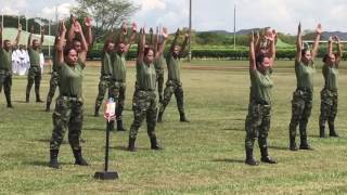 Entrenamiento de mujeres militares [upl. by Hploda]