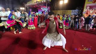 Traditional Garba  Rasleela  Hardik Mehta and Team  Dakla song [upl. by Dnalra547]