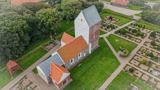 Skallerup Kirke set fra luften Middelalderlig Kirke Skallerup Vennebjerg Mårup Sogn Lønstrup [upl. by Nnahsal408]