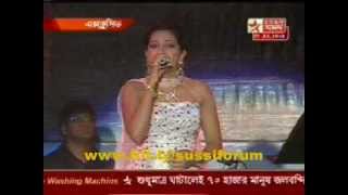 Shreya Ghoshal singing quotMadhu malatiquot at Banga Sammelan [upl. by Lasley]