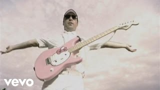 Kevin Johansen  S O S Tan Fashion Emergency Videoclip [upl. by Gnagflow]