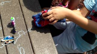 Spiderman Glove HASBRO WEB SHOOTER KID REVIEW [upl. by Amzaj84]