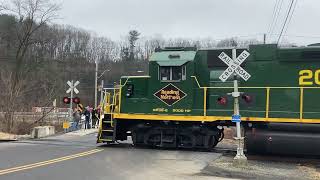 Maple Avenue Railroad crossing Pottsville PA [upl. by Ettie]