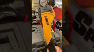 DeWalt Hammer Tacker Engrapadora tipo martillo dewalttough dewalt tools toolssquad [upl. by Eniamerej660]