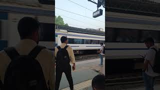 Vabdebharat virar station travel virar vandebharatexpress shorts [upl. by Yatnod]