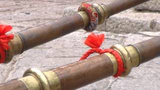 Tibet Tibetan Monks  Playing Long Horn  Longhorn [upl. by Netsirhk]