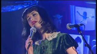 Kimbra solo quotPlain Gold Ring on Rockwiz  20111105 [upl. by Etteneg]