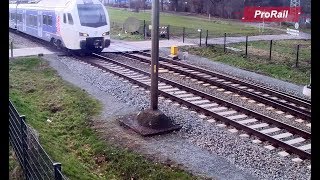 Man steekt wereldberoemde afgesloten overweg over in Geleen [upl. by Leik]