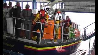 CROMER LIFEBOAT LAUNCH JUL 06wmv [upl. by Essex]