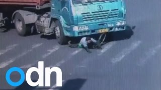 Cyclist cheats death after being run over by 14wheel truck [upl. by Vaasta]