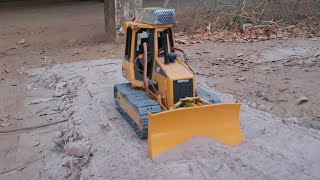 RC Bruder MAN TGS carries bulldozer Bulldozer push the dirt [upl. by Swinton703]