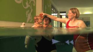 Babyschwimmen Babytauchen Baby Unterwasser VideoMemories [upl. by Adirehs]