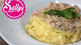 Lachssoße für Nudeln  Pasta al Salmone  Sallys Welt [upl. by Eiknarf]