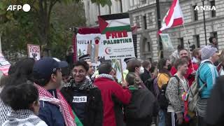 Manifestazione pro Palestina a Londra in centinaia davanti al Parlamento [upl. by Swart968]